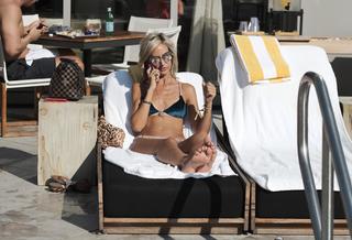 Victoria Hervey feet photo thumbnail