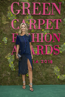 Victoria Hervey feet photo thumbnail