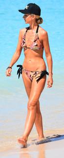 Victoria Hervey feet photo thumbnail