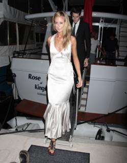 Victoria Hervey feet photo thumbnail