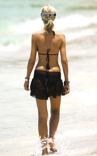 Victoria Hervey feet photo thumbnail