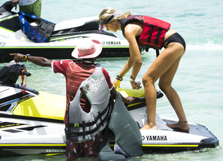 Victoria Hervey feet photo thumbnail