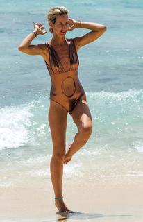 Victoria Hervey feet photo thumbnail