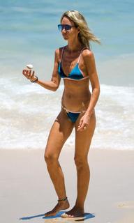 Victoria Hervey feet photo thumbnail