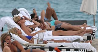 Victoria Hervey feet photo thumbnail