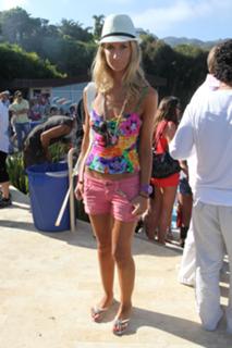 Victoria Hervey feet photo thumbnail