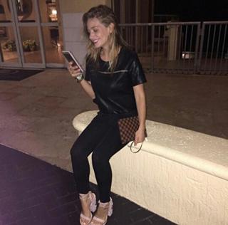Victoria Irouleguy feet photo 4