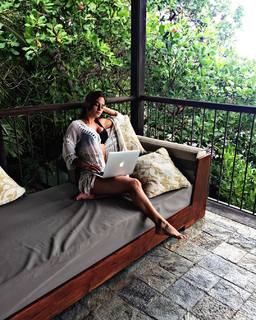 Victoria Irouleguy feet photo 7
