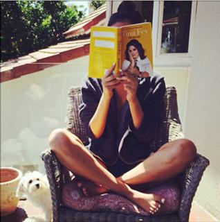 Victoria Justice feet photo thumbnail