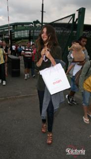 Victoria Justice feet photo thumbnail