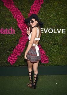 Victoria Justice feet photo thumbnail
