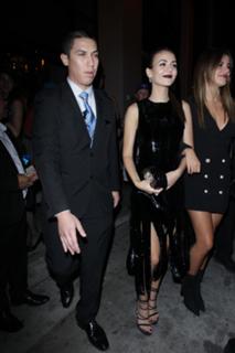 Victoria Justice feet photo thumbnail