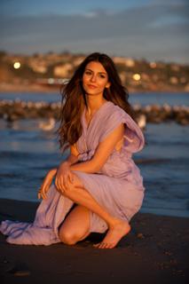 Victoria Justice feet photo thumbnail
