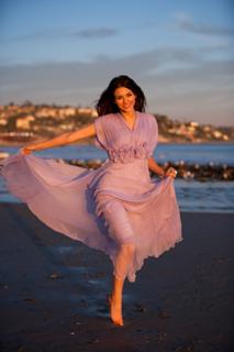 Victoria Justice feet photo thumbnail