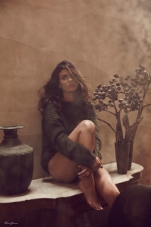 Victoria Justice feet photo thumbnail