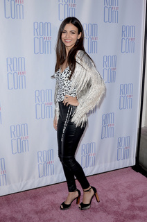 Victoria Justice feet photo thumbnail