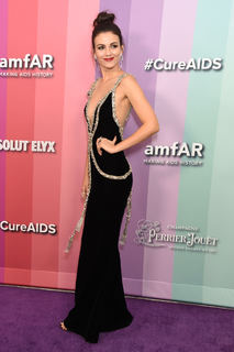 Victoria Justice feet photo thumbnail