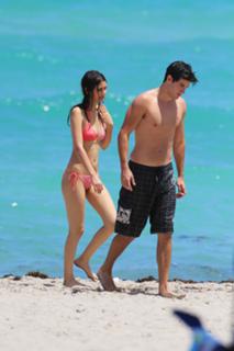 Victoria Justice feet photo thumbnail