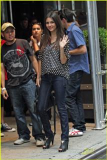 Victoria Justice feet photo thumbnail