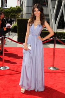 Victoria Justice feet photo thumbnail