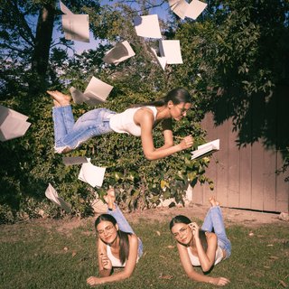 Victoria Justice feet photo thumbnail