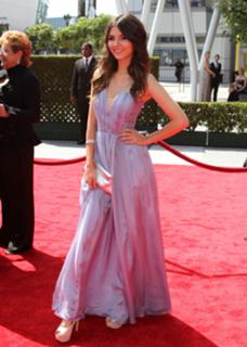 Victoria Justice feet photo thumbnail