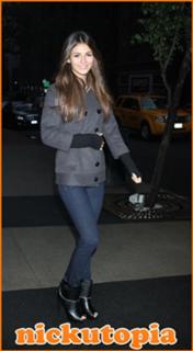 Victoria Justice feet photo thumbnail