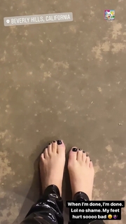 Victoria Justice feet photo thumbnail