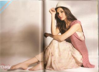 Victoria Justice feet photo thumbnail