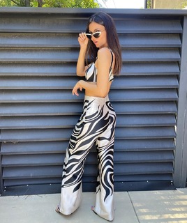 Victoria Justice feet photo thumbnail