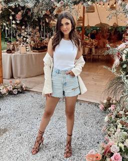 Victoria Justice feet photo thumbnail