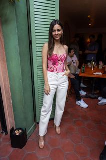 Victoria Justice feet photo thumbnail