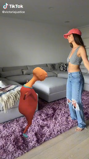 Victoria Justice feet photo thumbnail