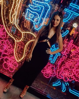 Victoria Justice feet photo thumbnail
