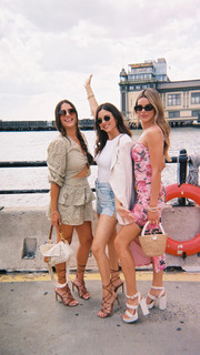 Victoria Justice feet photo thumbnail