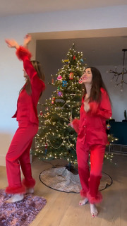 Victoria Justice feet photo thumbnail