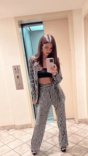 Victoria Justice feet photo thumbnail