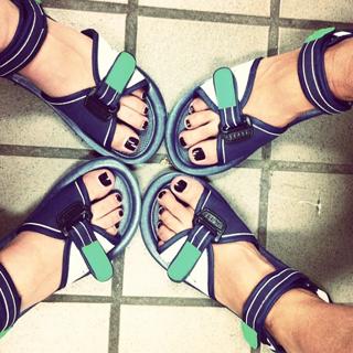 Victoria Justice feet photo thumbnail