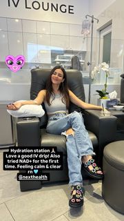 Victoria Justice feet photo thumbnail