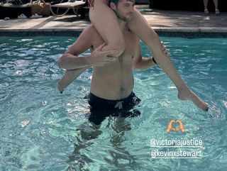 Victoria Justice feet photo thumbnail