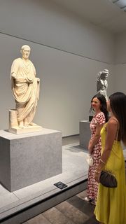 Victoria Justice feet photo thumbnail