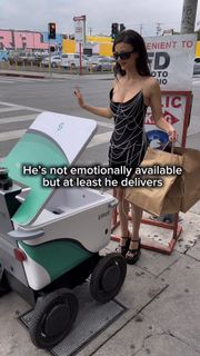 Victoria Justice feet photo thumbnail