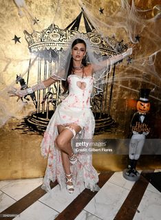 Victoria Justice feet photo thumbnail