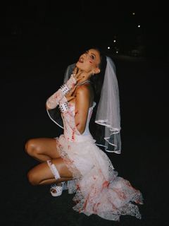 Victoria Justice feet photo thumbnail