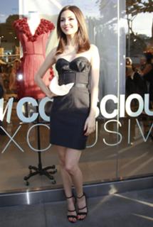 Victoria Justice feet photo thumbnail