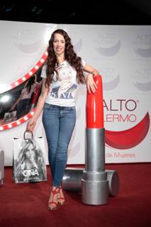 Victoria Onetto feet photo 3