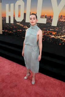 Victoria Pedretti feet photo thumbnail