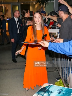 Victoria Pedretti feet photo thumbnail
