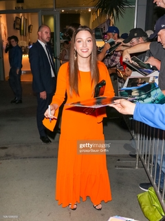 Victoria Pedretti feet photo thumbnail