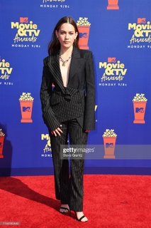 Victoria Pedretti feet photo thumbnail